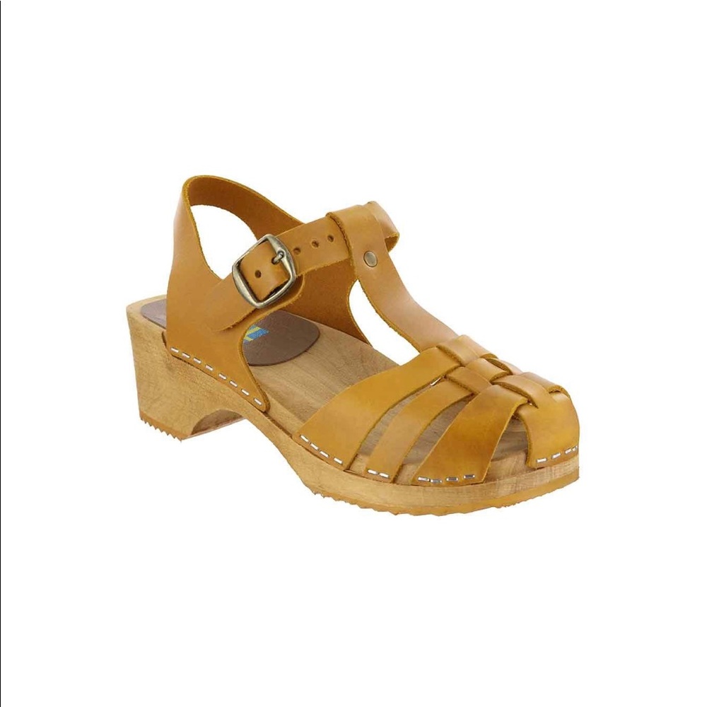 Clogs